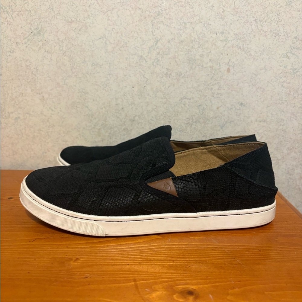 OluKai Women's Pehuea Leather black slip on loafers sneakers Size 9